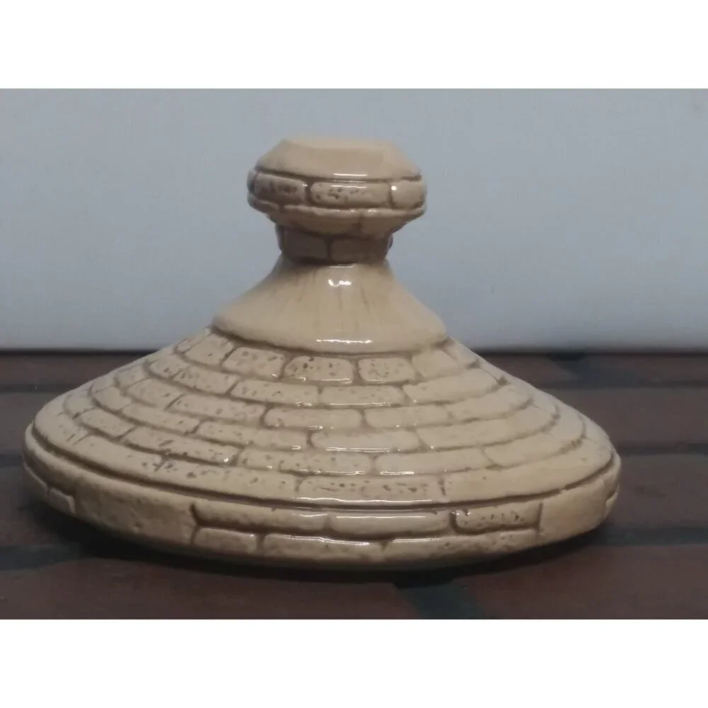 Vintage ceramic lid only 4&5/8